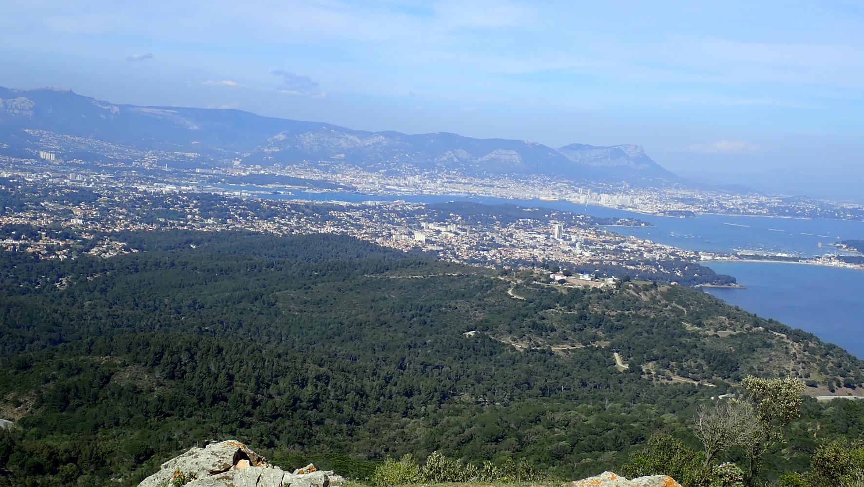 23 Au lion Toulon et le faron.JPG